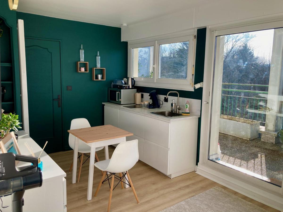 Appartement Avec Terrasse Et Parking Gratuit Accole Montbéliard Exteriör bild